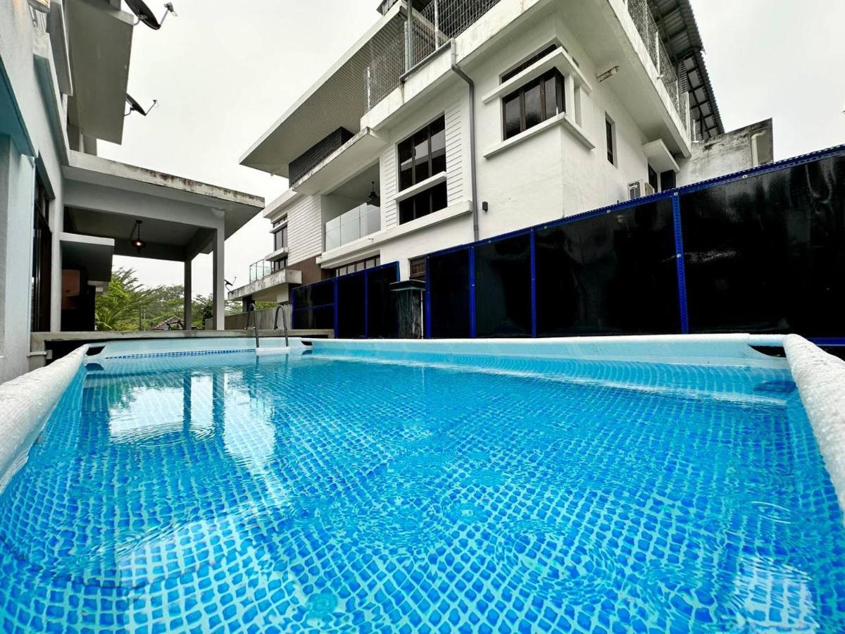Retreat Saujana * Rawang